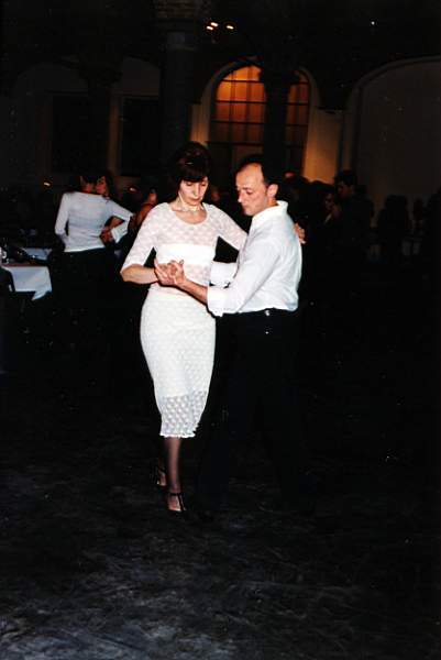 tango_2002mag04_a15.jpg (18941 byte)
