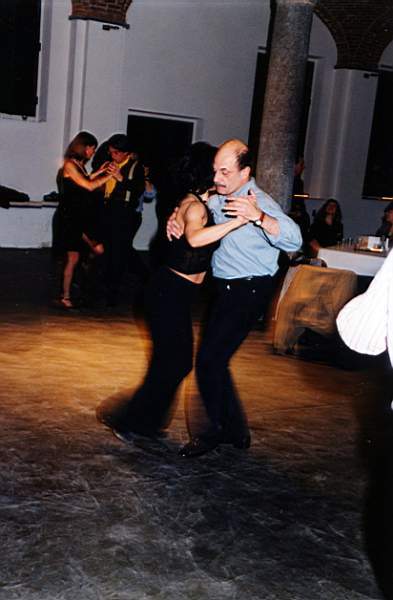 tango_2002mag04_a19.jpg (28065 byte)