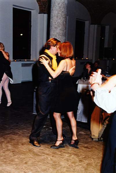 tango_2002mag04_a20.jpg (29998 byte)