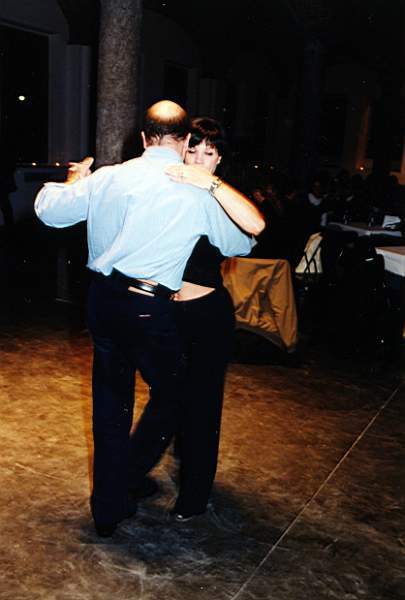 tango_2002mag04_a21.jpg (24964 byte)