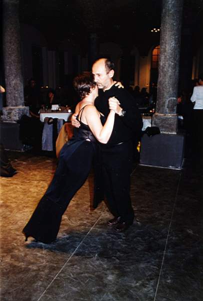 tango_2002mag04_a22.jpg (27287 byte)