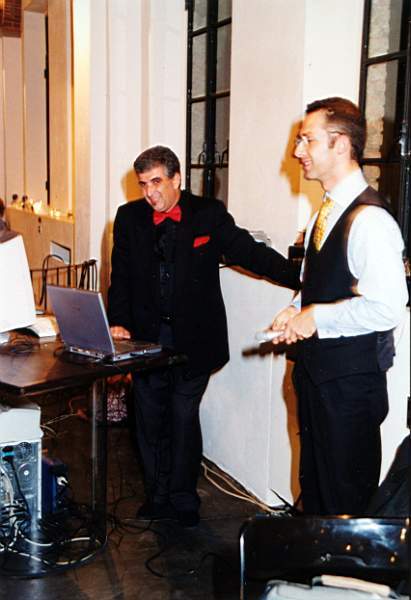 tango_2002mag04_a25.jpg (31549 byte)