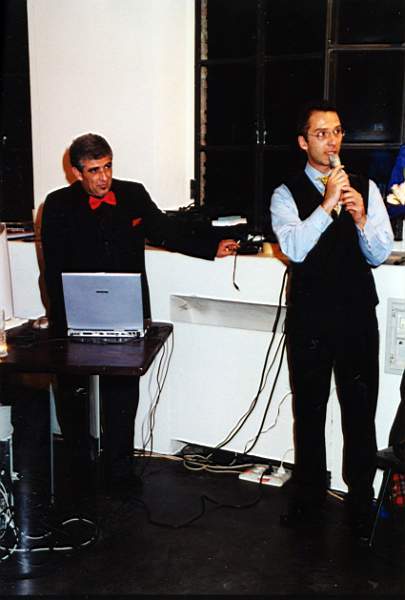 tango_2002mag04_a26.jpg (25915 byte)