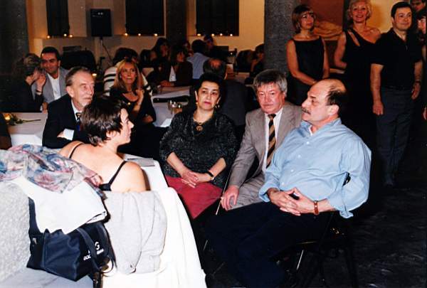 tango_2002mag04_a31.jpg (34923 byte)