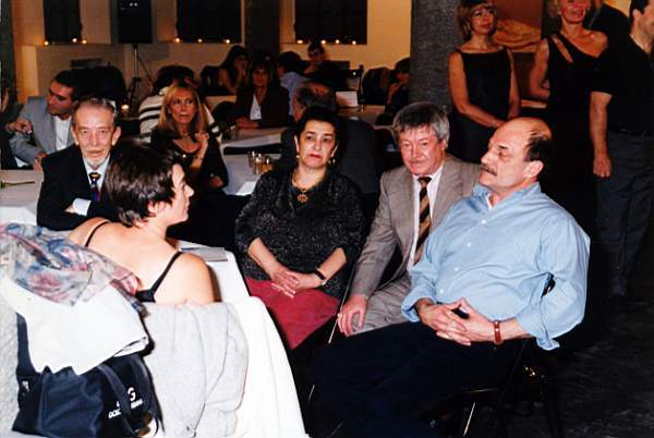 tango_2002mag04_a32.jpg (35354 byte)