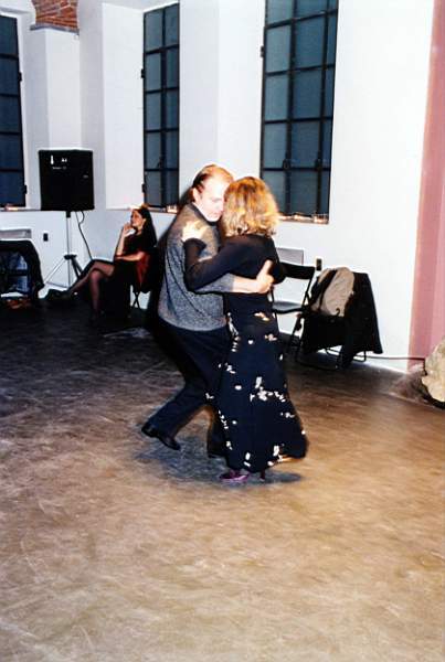 tango_2002mag04_a37.jpg (31677 byte)