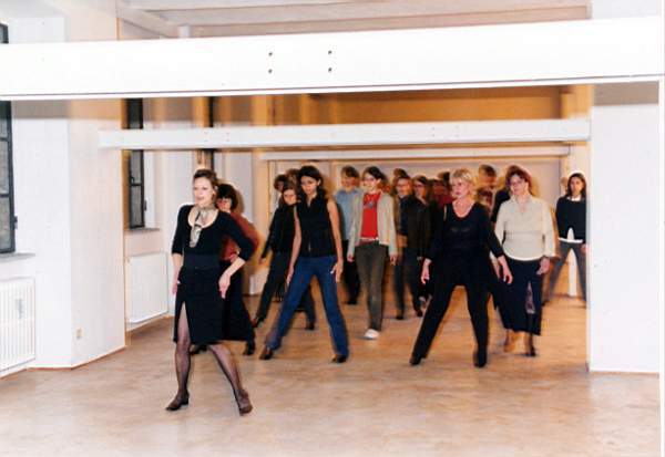 tango_2002mag04_b01.jpg (27836 byte)