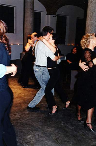 tango_2002mag04_b09.jpg (28997 byte)