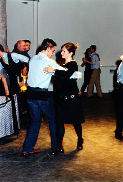 tango_2002mag04_b10.jpg (30437 byte)