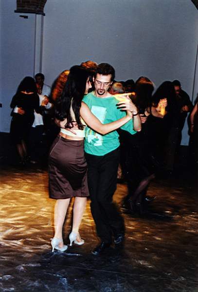 tango_2002mag04_b11.jpg (29178 byte)