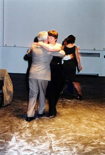 tango_2002mag04_b12.jpg (30002 byte)