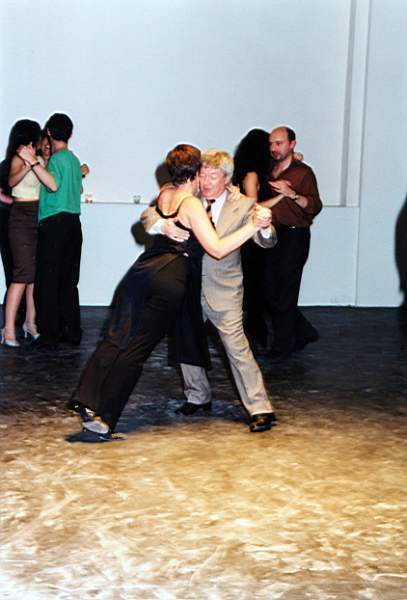tango_2002mag04_b13.jpg (29725 byte)