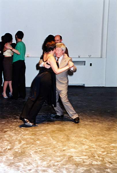 tango_2002mag04_b14.jpg (29350 byte)