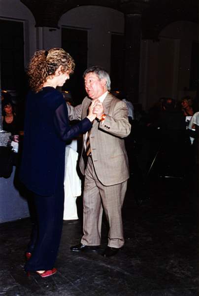 tango_2002mag04_b15.jpg (22565 byte)