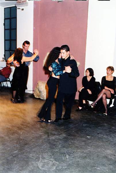 tango_2002mag04_b17.jpg (31931 byte)