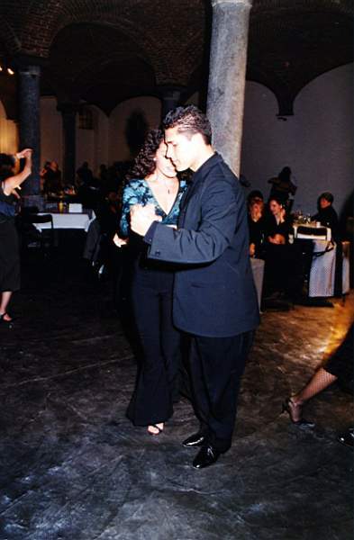 tango_2002mag04_b21.jpg (28594 byte)