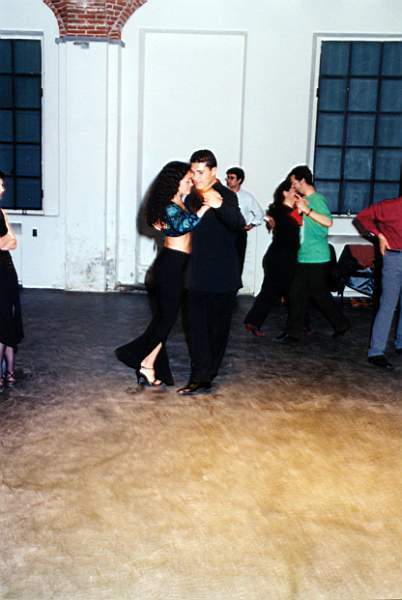 tango_2002mag04_b23.jpg (28839 byte)