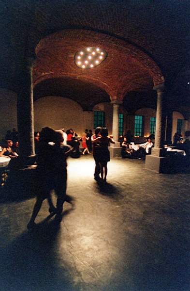 tango_2002mag04_b29.jpg (33100 byte)