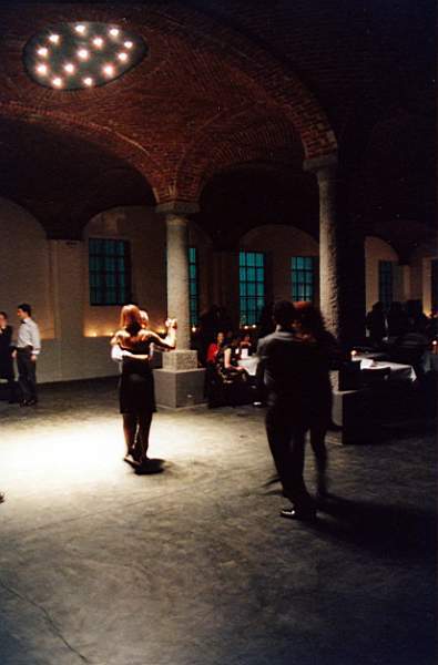 tango_2002mag04_b34.jpg (25124 byte)