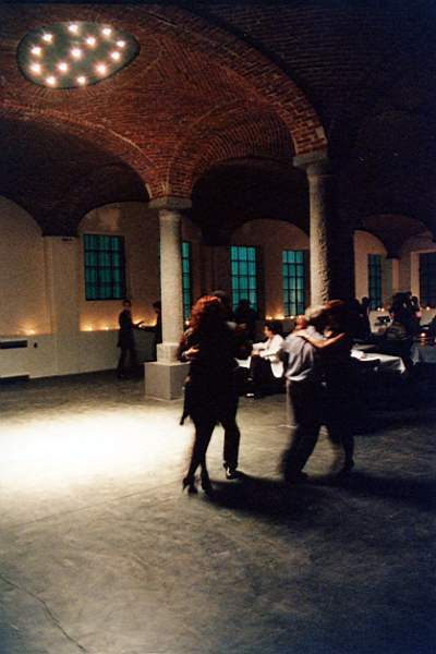 tango_2002mag04_b35.jpg (29413 byte)