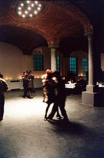 tango_2002mag04_b36.jpg (28874 byte)