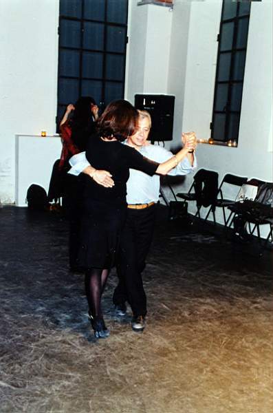 tango_2002mag04_e02.jpg (30538 byte)