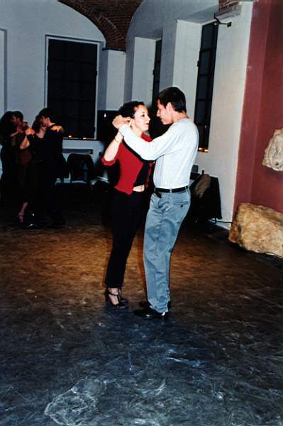tango_2002mag04_e03.jpg (32329 byte)