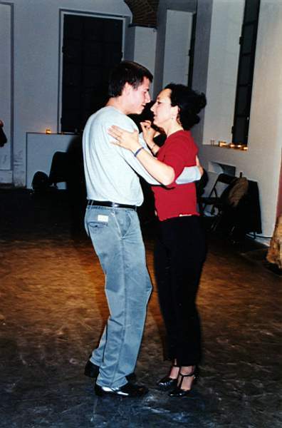 tango_2002mag04_e04.jpg (28898 byte)