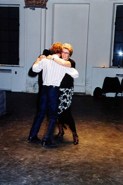 tango_2002mag04_e06.jpg (27552 byte)