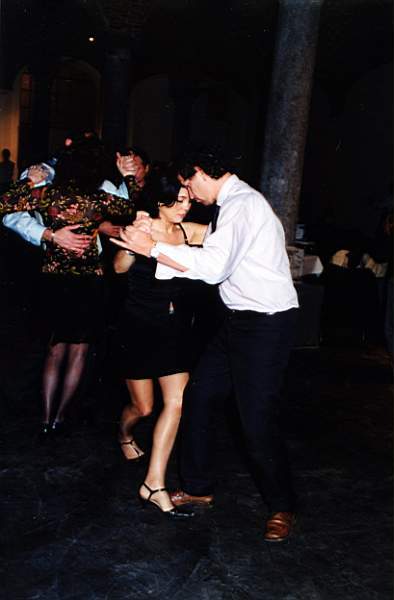 tango_2002mag04_e10.jpg (20581 byte)