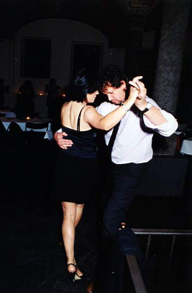 tango_2002mag04_e13.jpg (18211 byte)