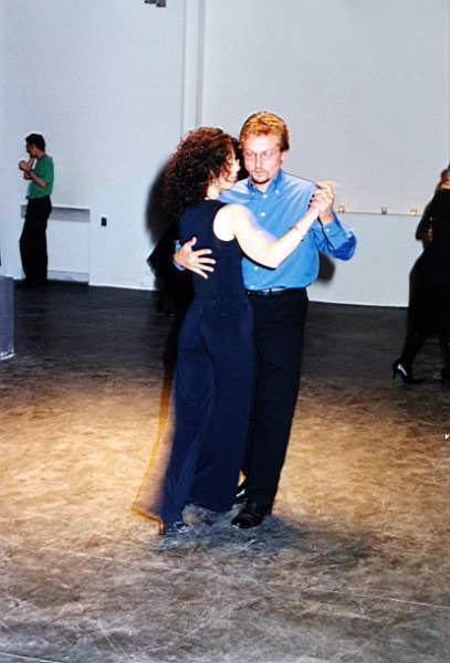 tango_2002mag04_e17.jpg (28674 byte)