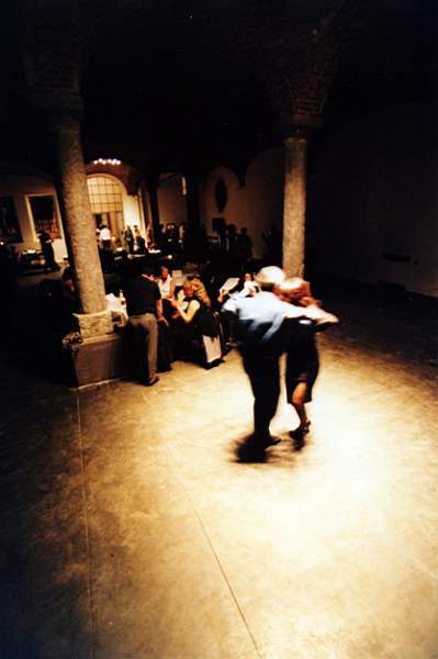 tango_2002mag04_e18.jpg (23203 byte)
