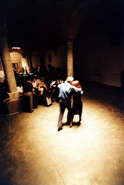 tango_2002mag04_e19.jpg (22919 byte)