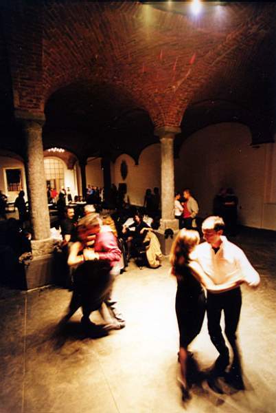 tango_2002mag04_e26.jpg (31210 byte)