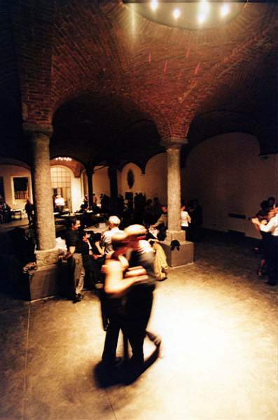 tango_2002mag04_e28.jpg (28983 byte)