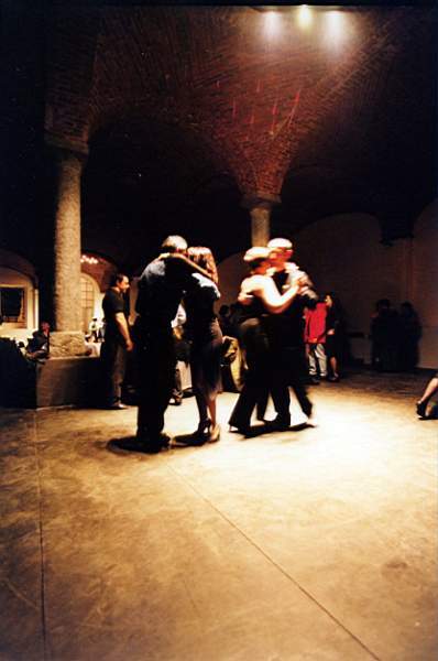 tango_2002mag04_e29.jpg (26738 byte)
