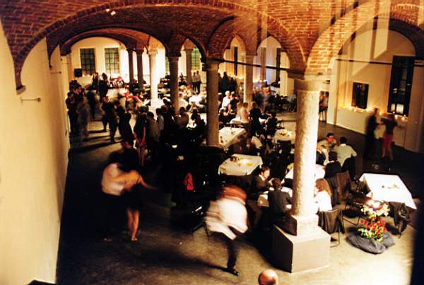 tango_2002mag04_e31.jpg (41187 byte)