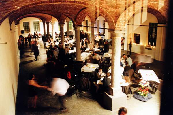 tango_2002mag04_e33.jpg (40312 byte)