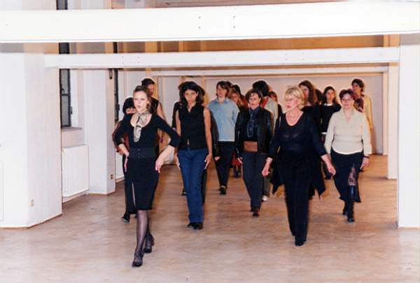 tango_2002mag04_e37.jpg (27996 byte)