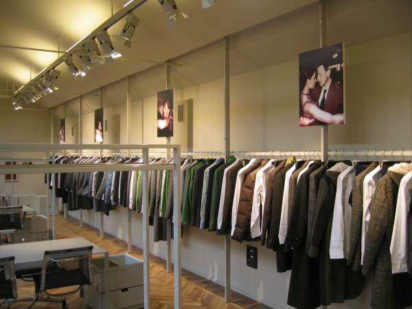 2006.01.12_mi_etro_sonnambulismi_001.jpg (32787 byte)